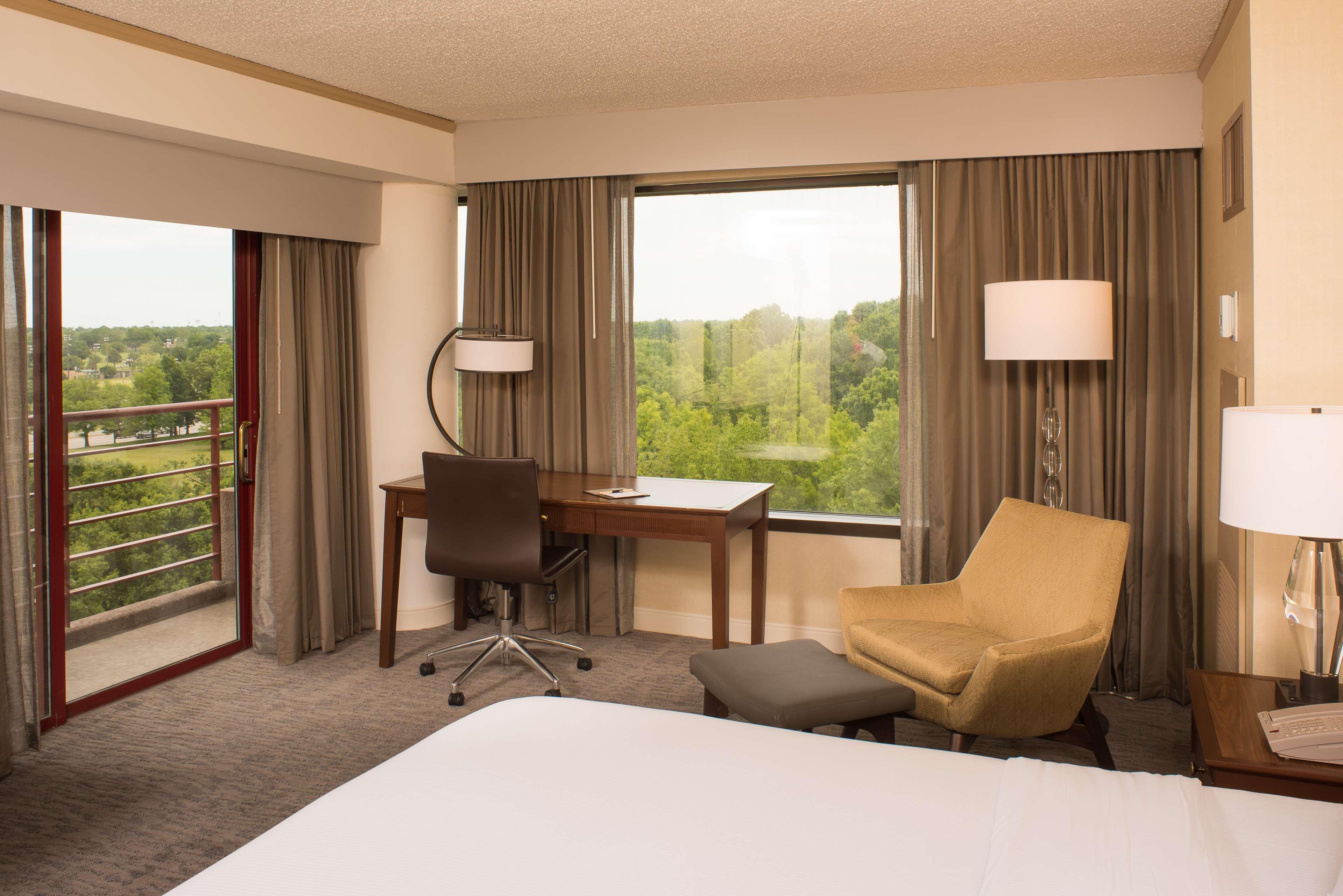 Doubletree By Hilton Tulsa At Warren Place Exteriér fotografie