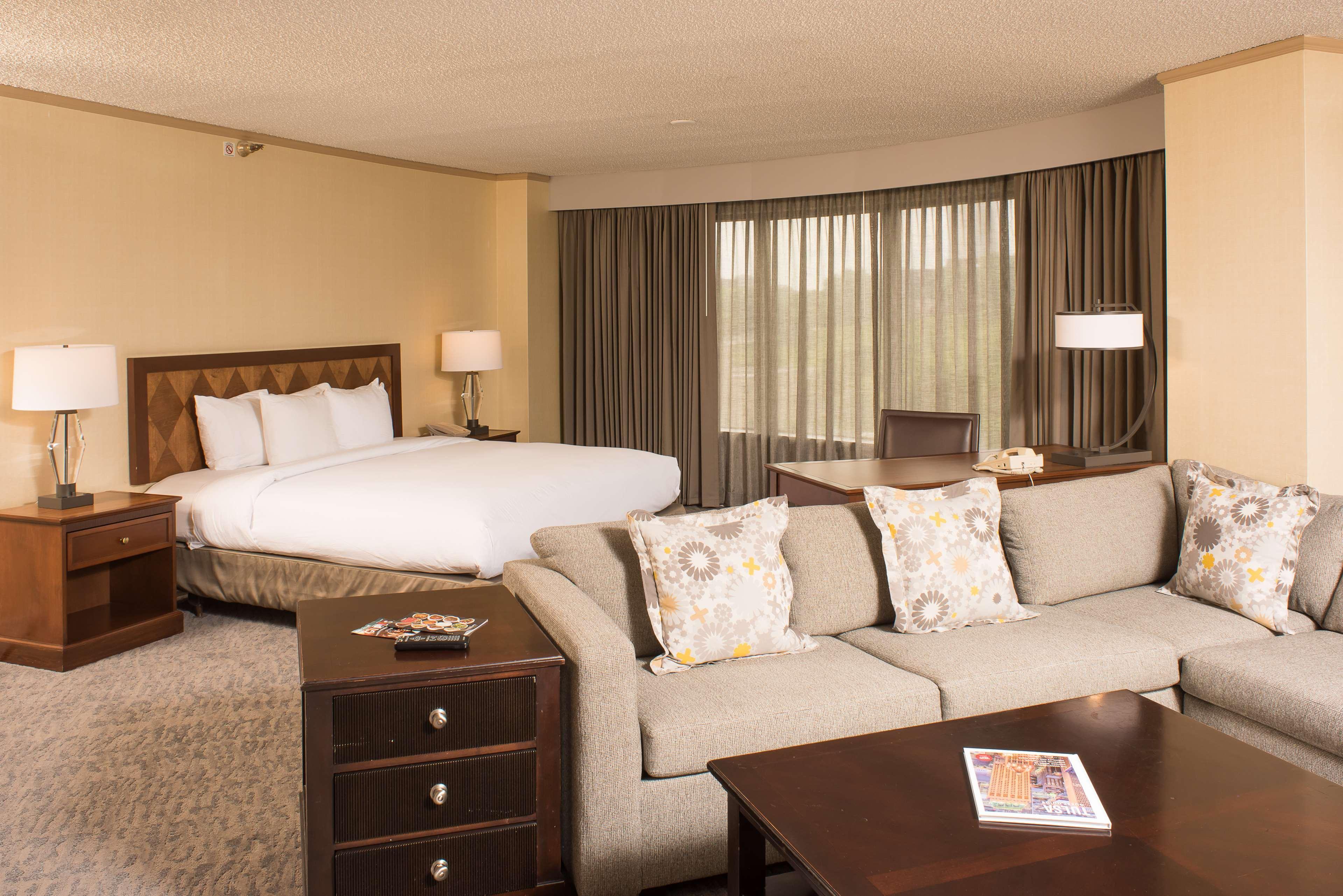 Doubletree By Hilton Tulsa At Warren Place Exteriér fotografie