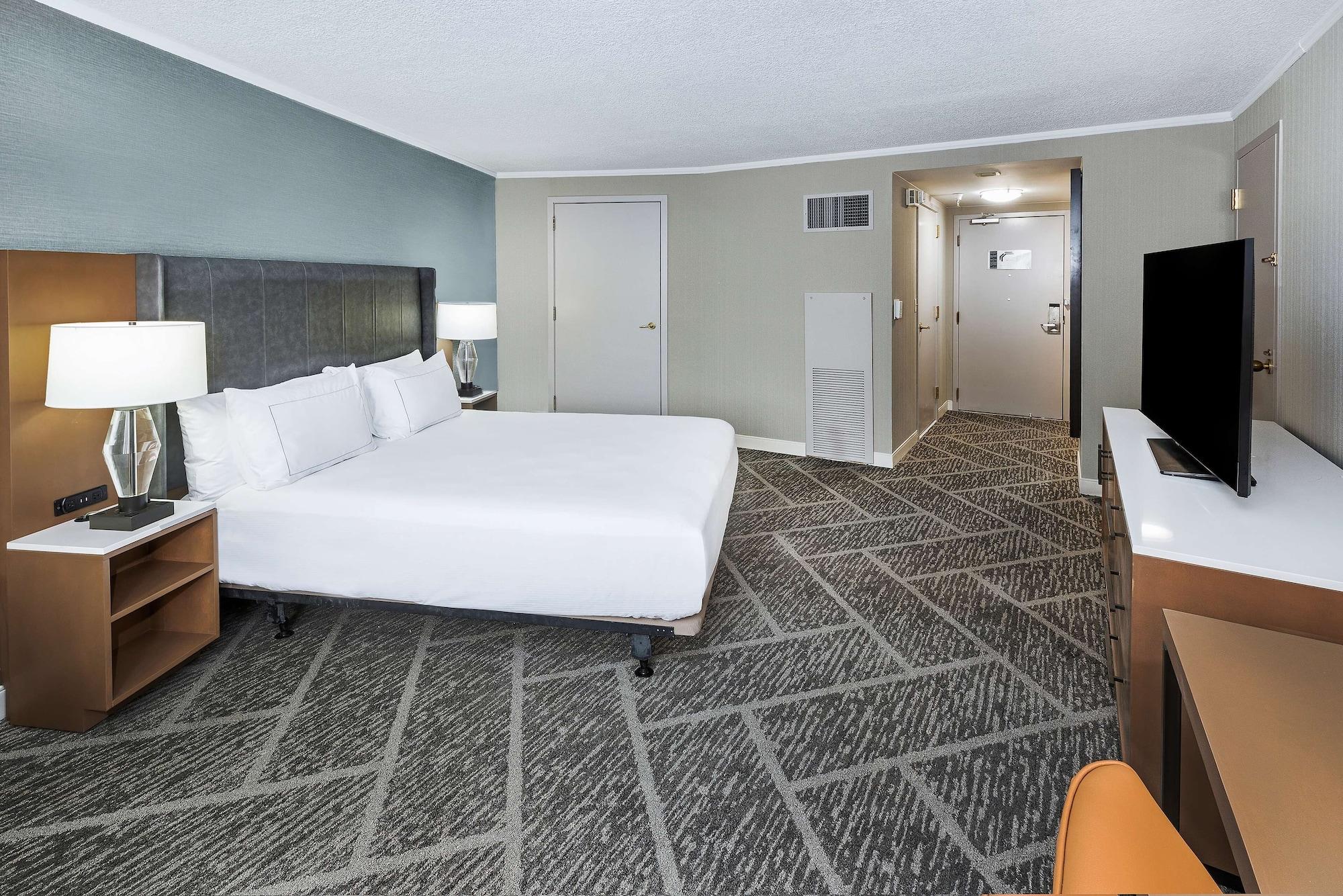 Doubletree By Hilton Tulsa At Warren Place Exteriér fotografie