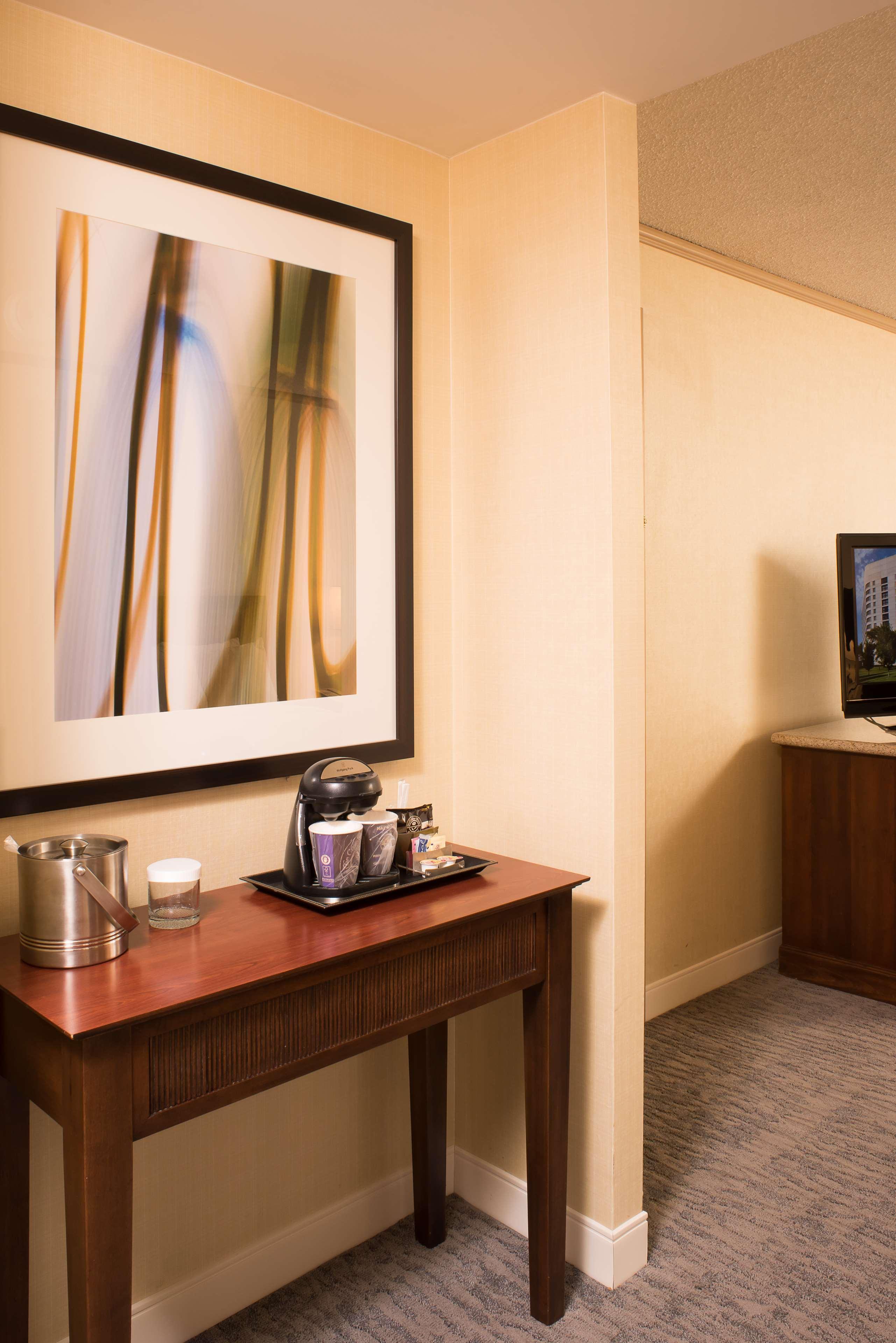 Doubletree By Hilton Tulsa At Warren Place Exteriér fotografie