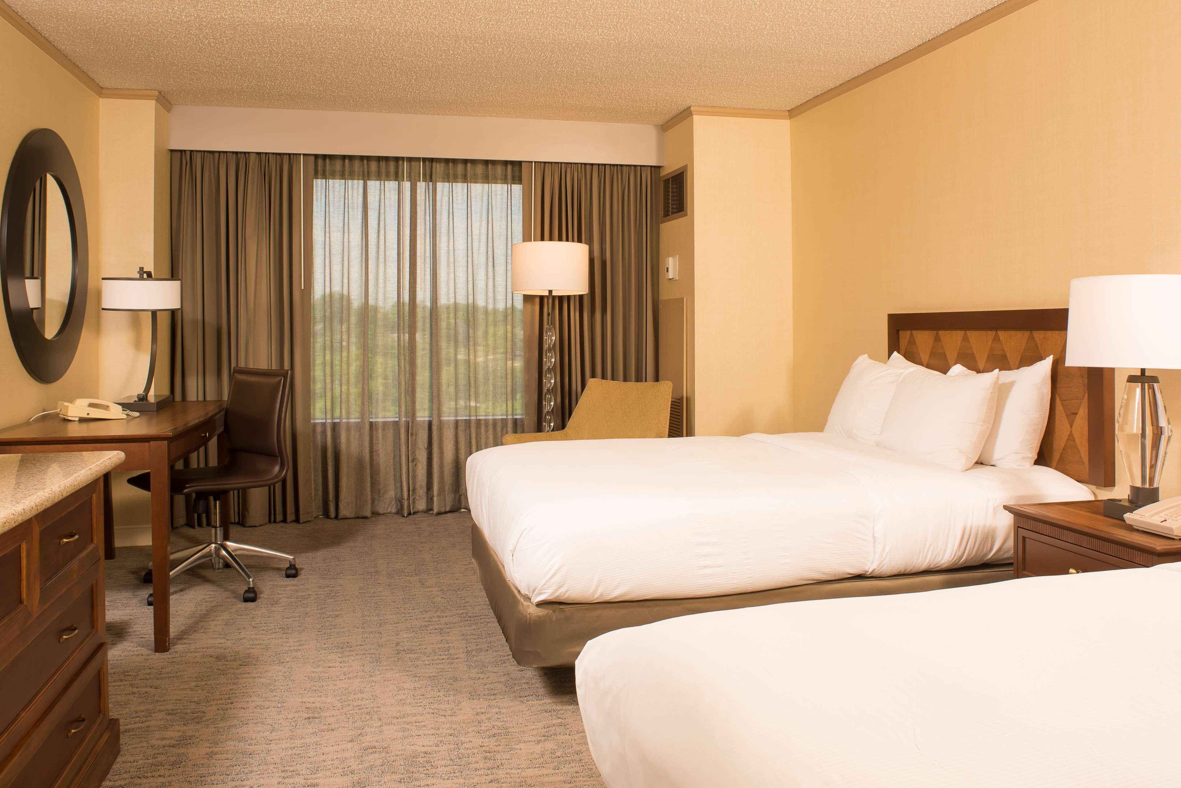Doubletree By Hilton Tulsa At Warren Place Exteriér fotografie