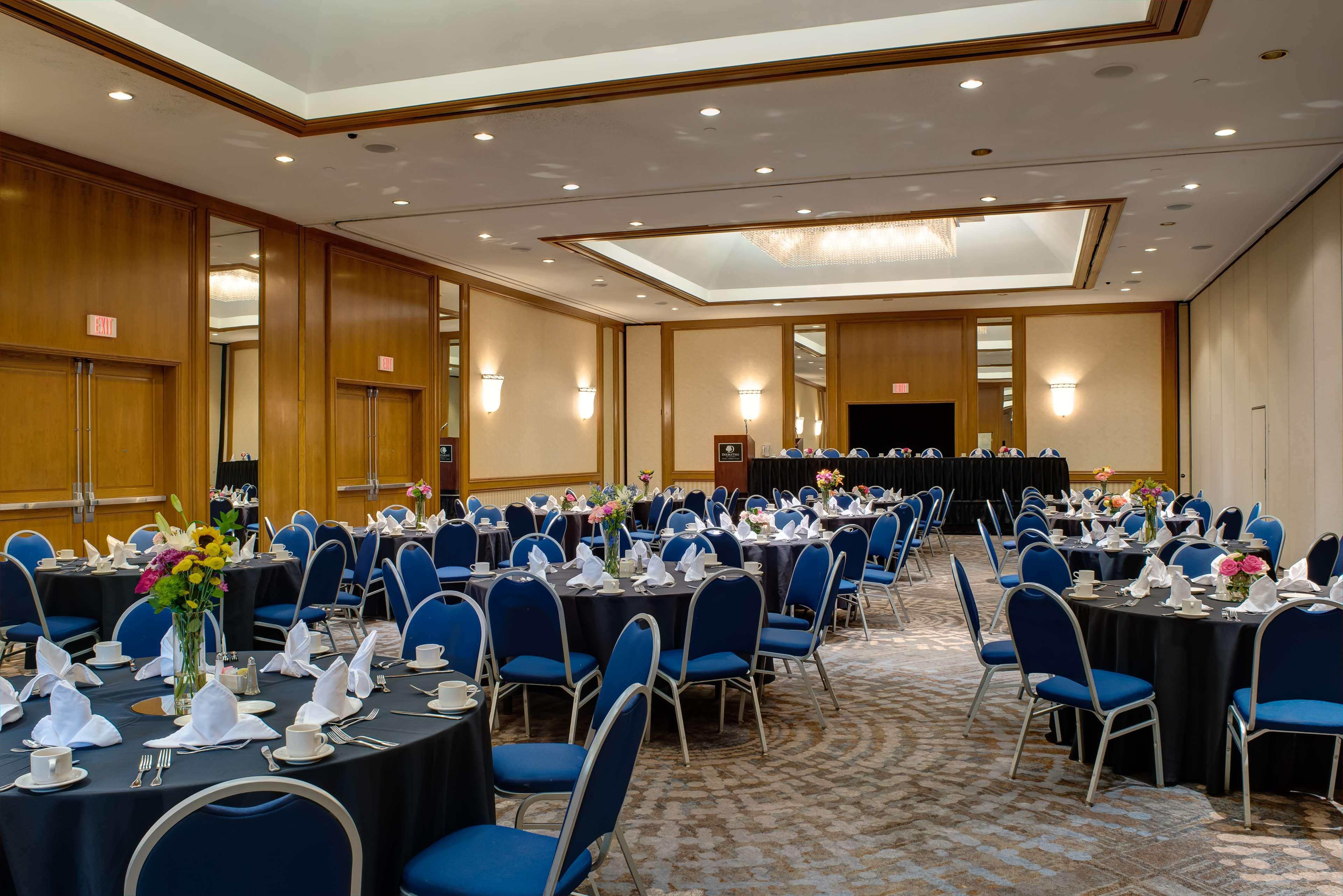 Doubletree By Hilton Tulsa At Warren Place Exteriér fotografie