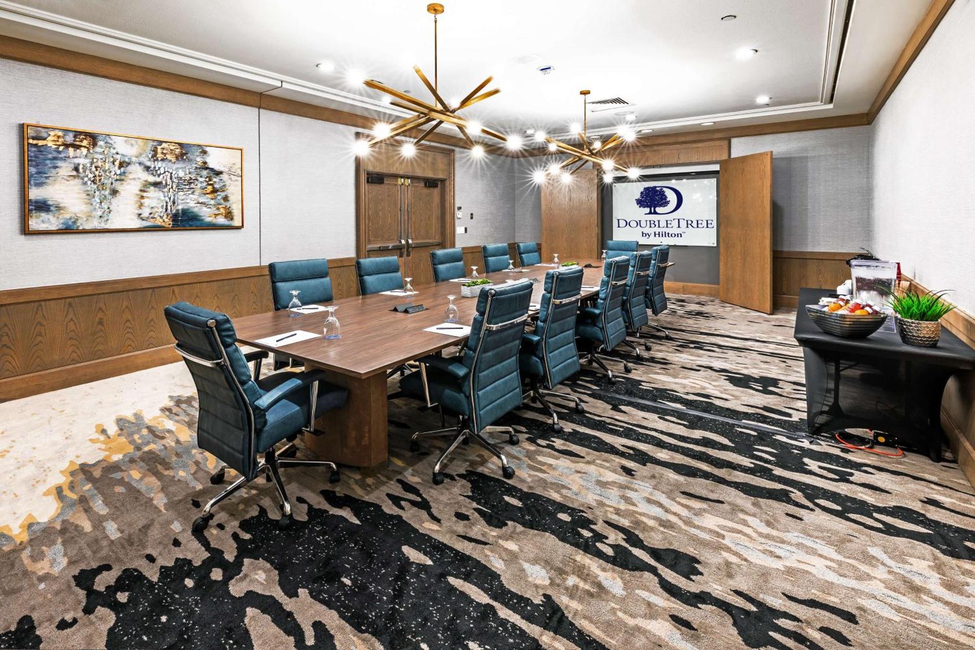 Doubletree By Hilton Tulsa At Warren Place Exteriér fotografie