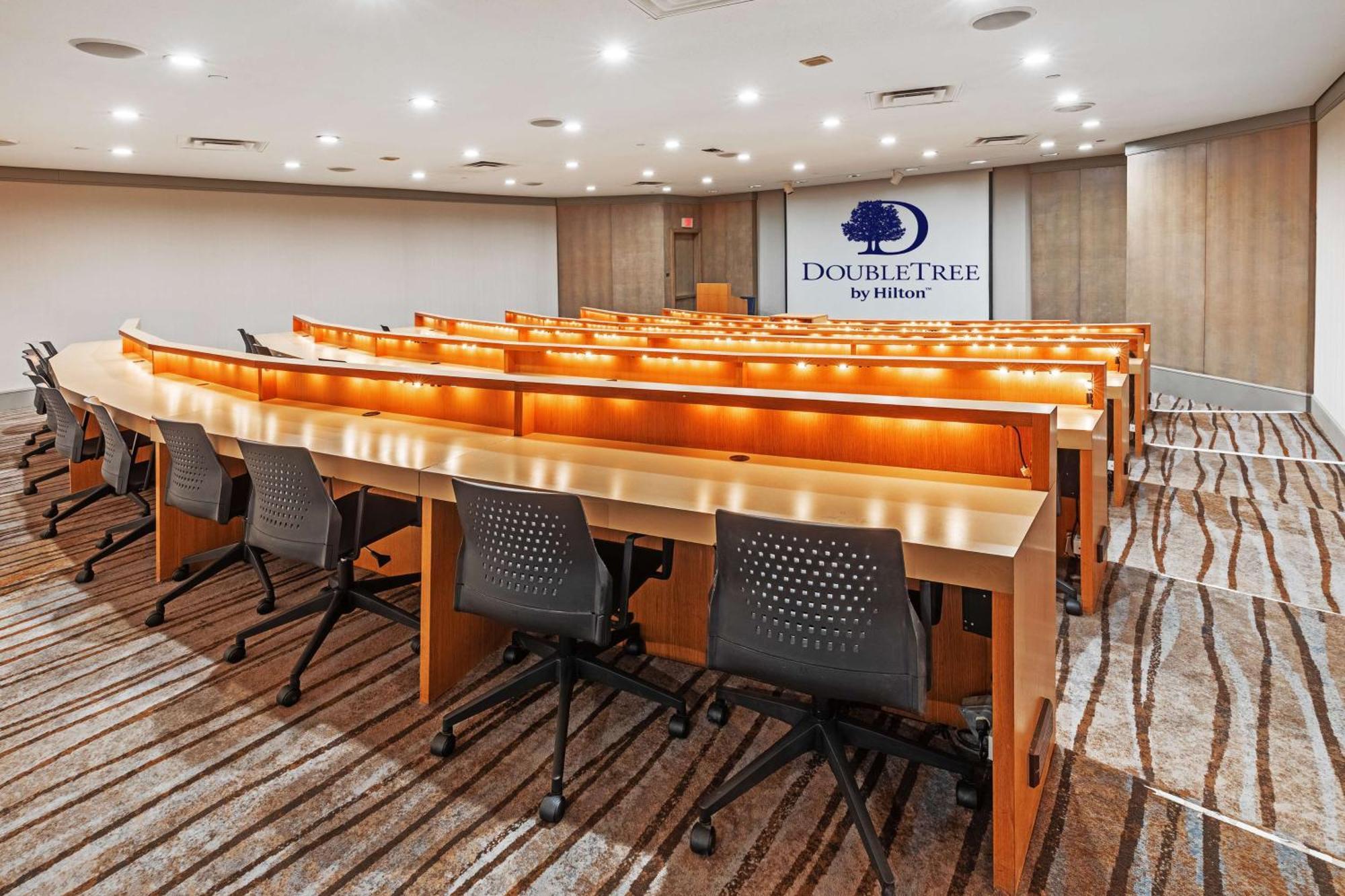 Doubletree By Hilton Tulsa At Warren Place Exteriér fotografie