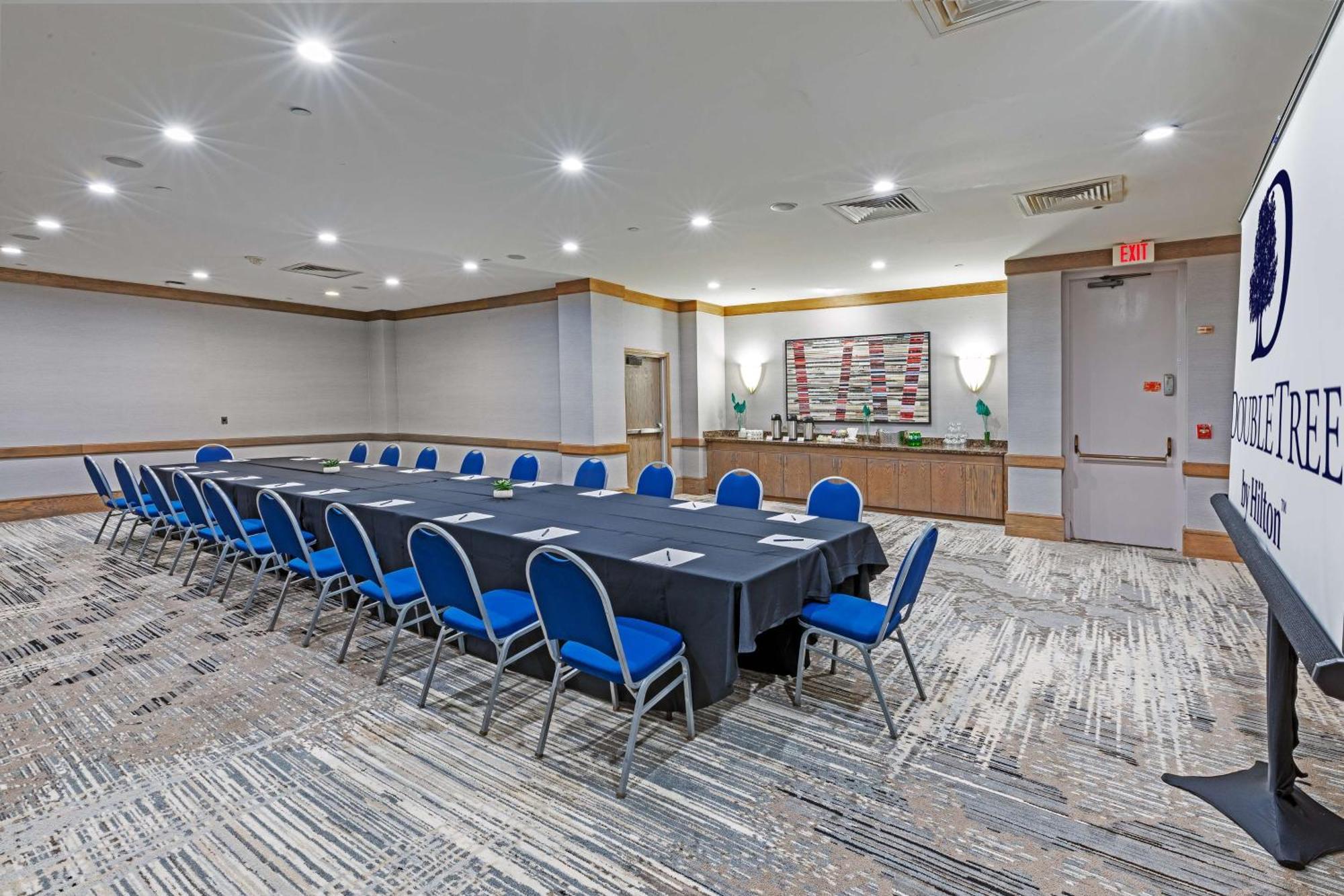 Doubletree By Hilton Tulsa At Warren Place Exteriér fotografie